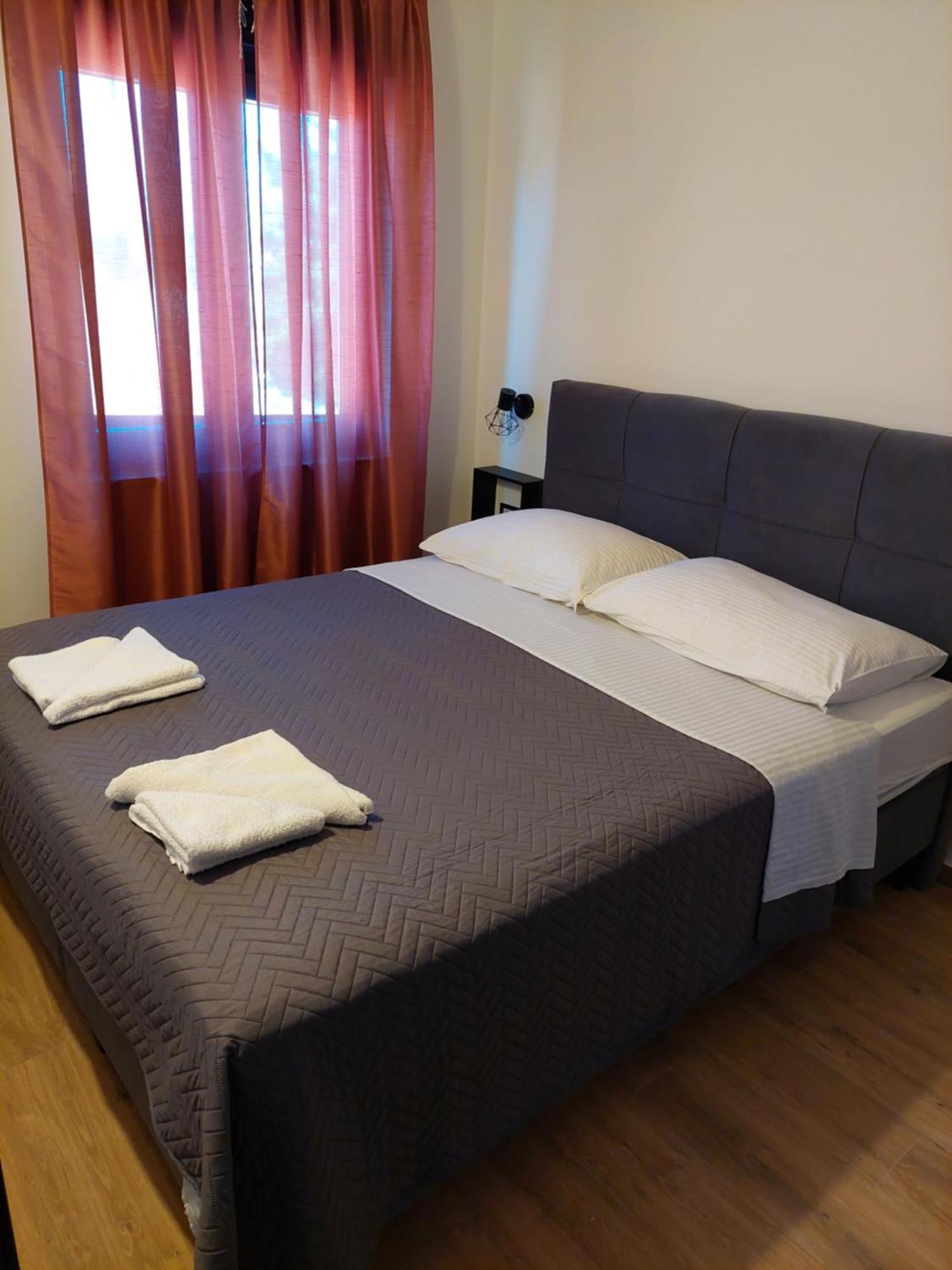 Apartmani Karla Paklenica Starigrad Paklenica Exterior foto